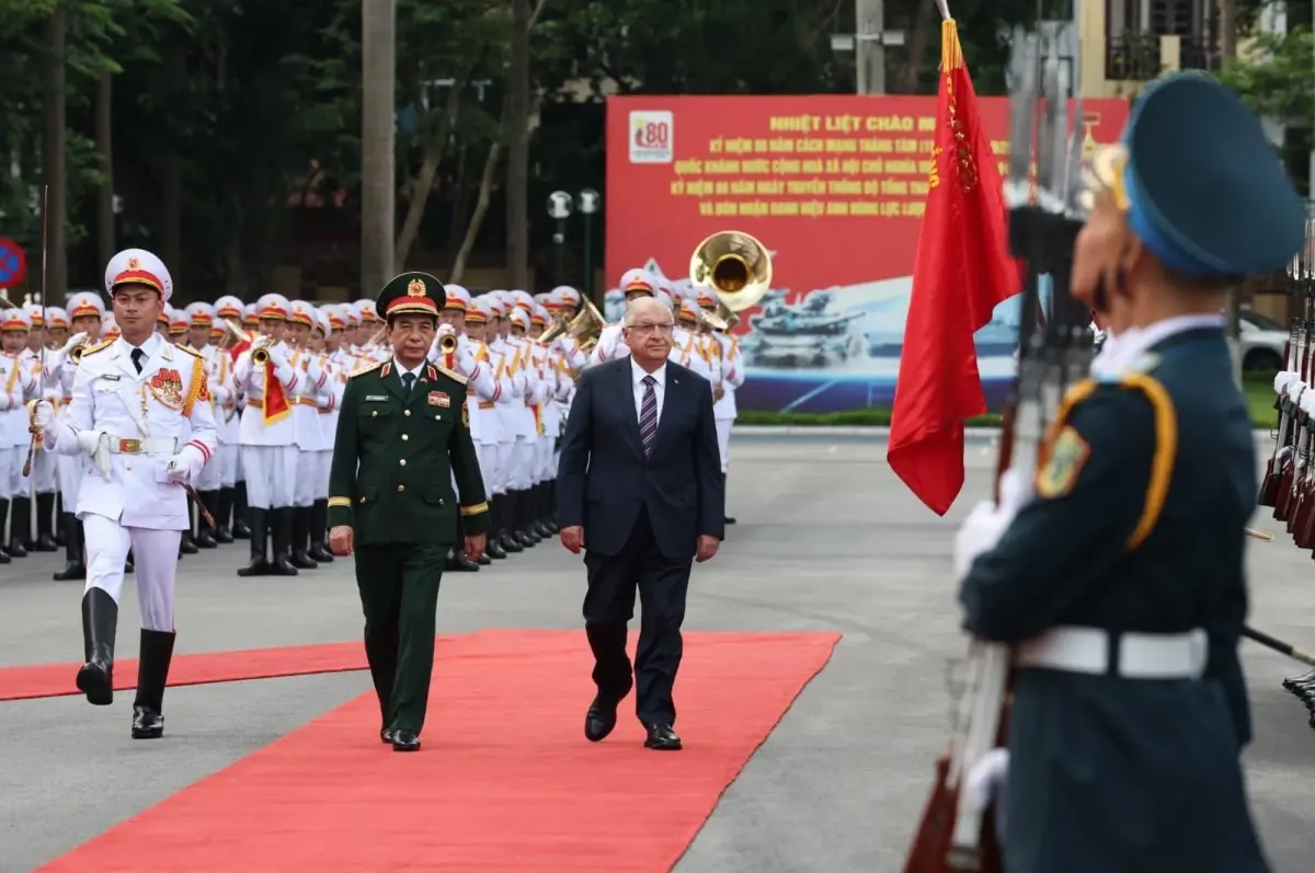 bakan guler vietnamda karsilandi NI12gwq8