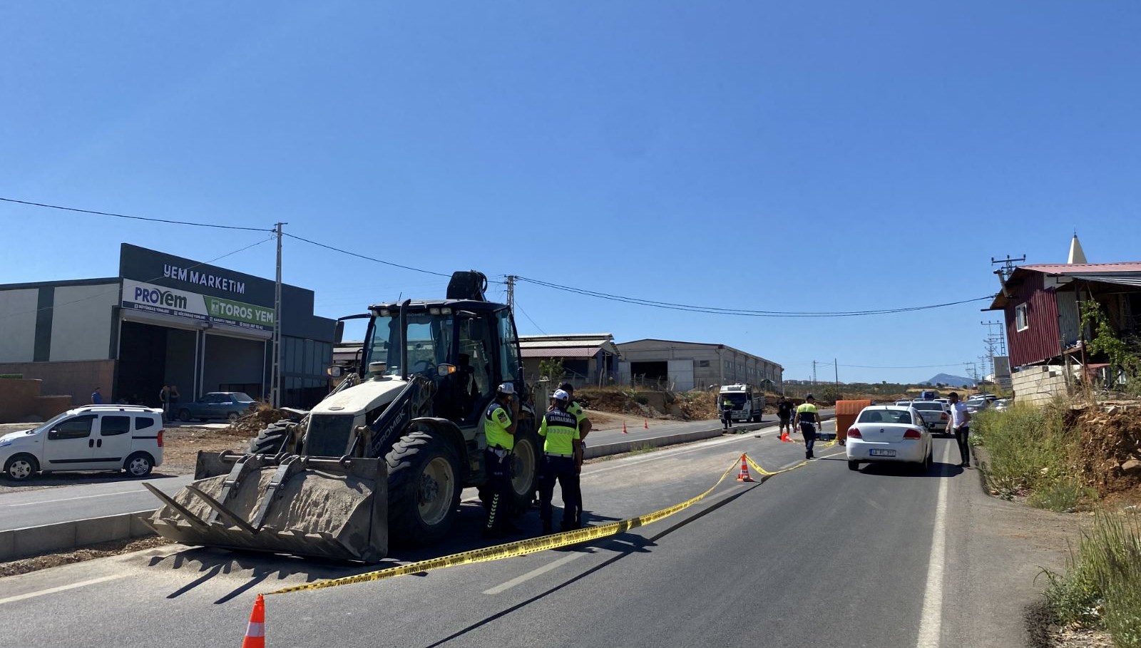 is makinesinin carptigi kardeslerden biri oldu digeri yaralandi icI48t2h