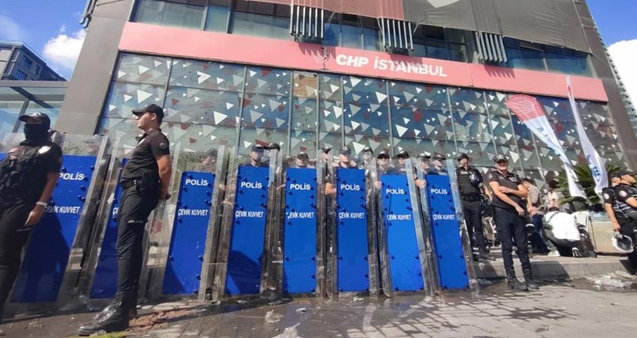 ozgur ozel istanbuldaki calisma ofisine gelecek dikkat ceken gursel tekin ayrintisi YJWrvVrm