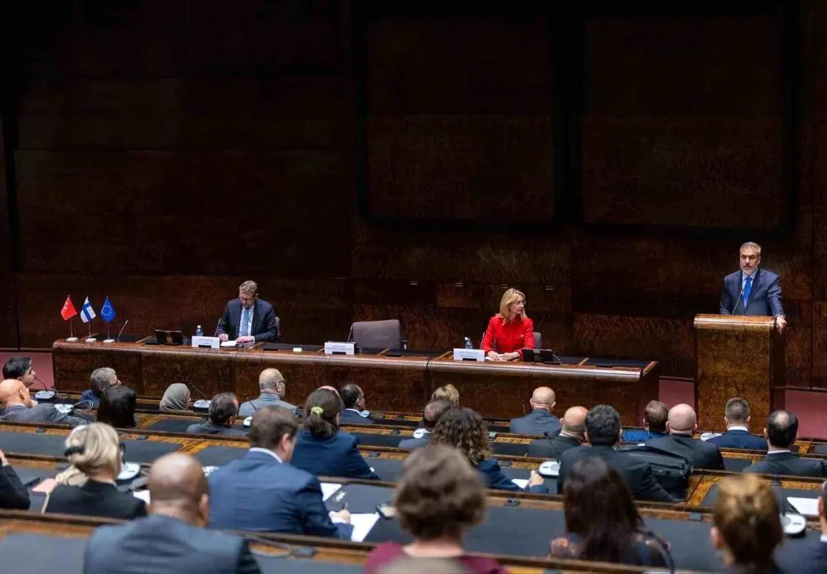 hakan fidandan finlandiyada onemli konusma fq68s9mO.jpg