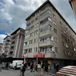 bacadaki-yangina-mudahale-etmek-istedi-apartman-bosluguna-dusup-oldu-Wj6dYz9v