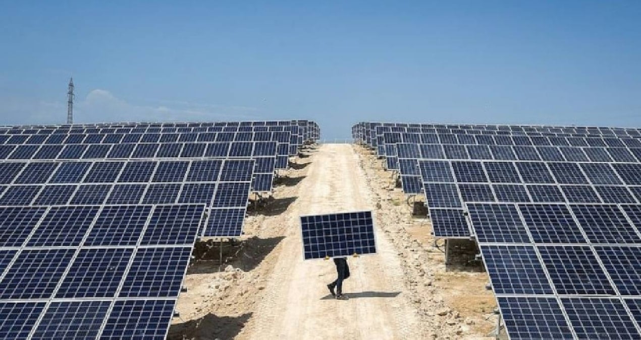 Güneş Enerjisi Panelleri: Çölleri Yeşerten Devrim