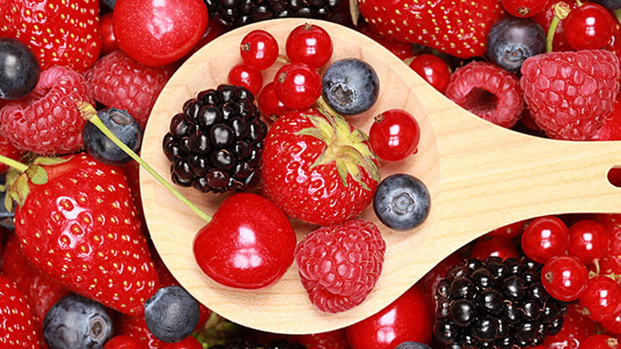 cilek-kiraz-visne-uzmani-en-degerli-besinler-diyerek-acikladi-jWaD84OK