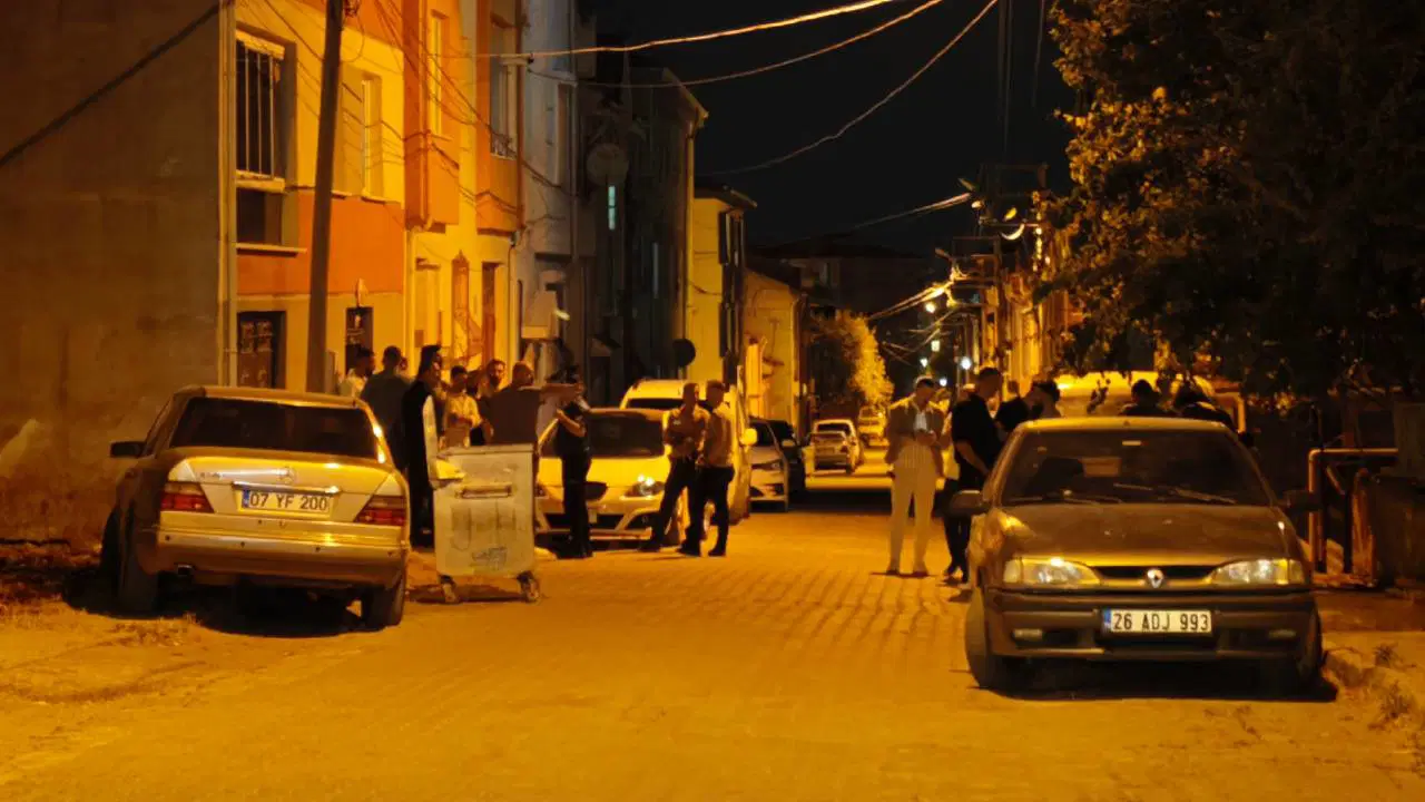 Eskisehirde komsu iki aile arasinda kavga 1i polis 11 yarali 5I6Vfwyu